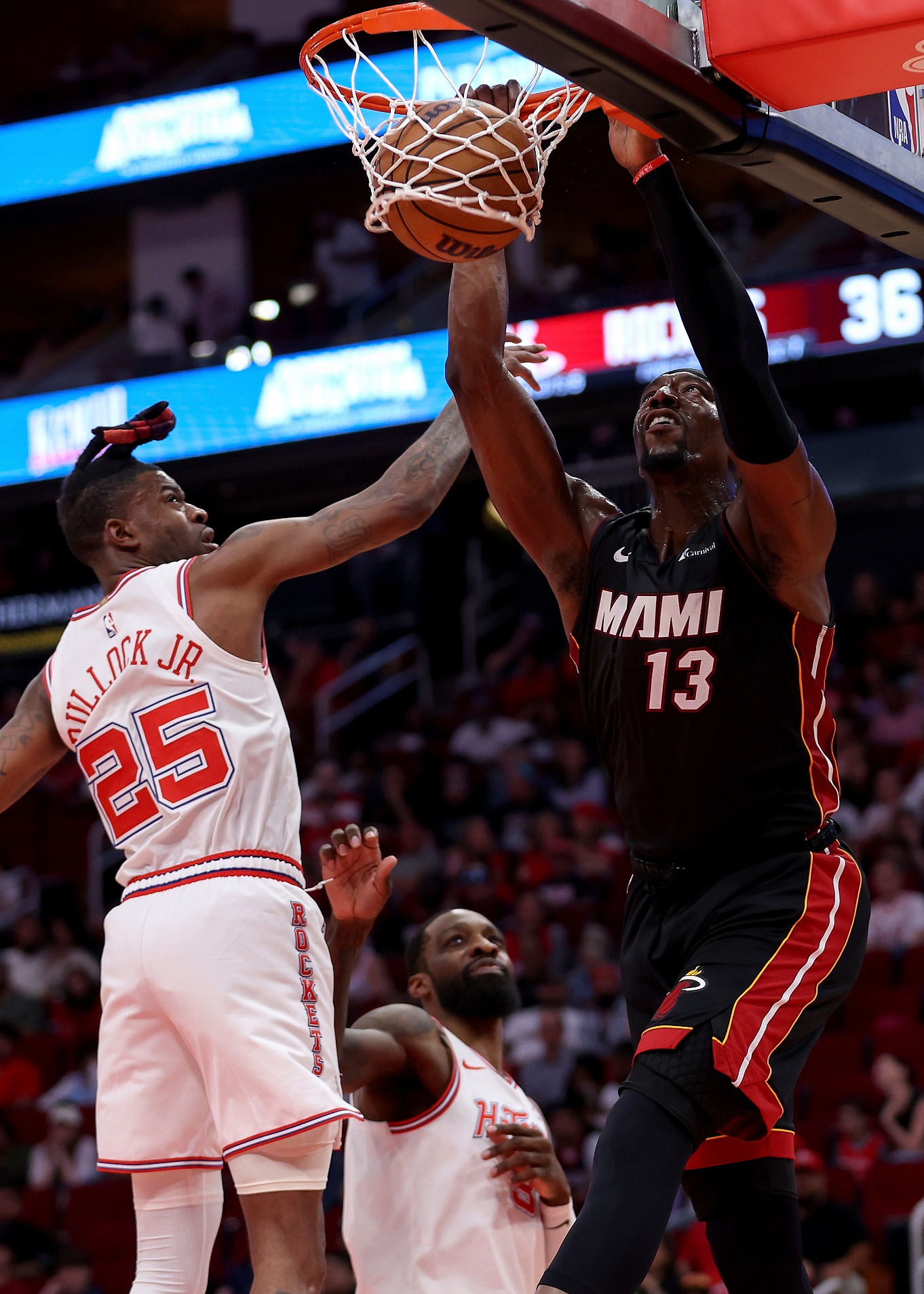 赛后迈阿密热火备战NBA常规赛，手感冰凉细节曝光，话题不断，更衣室氛围转暖的简单介绍